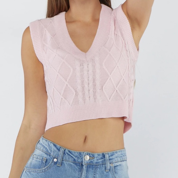 ***SOLD***Cable Knit Cropped Sweater Vest - Picture 1 of 3